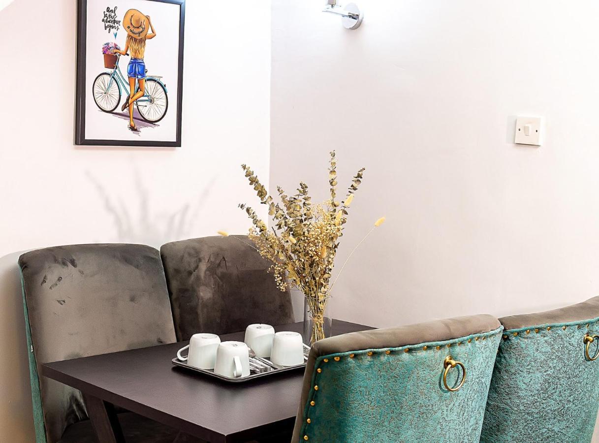 Palm Heights Apartments - Omole Phase 1, อีเคจา ภายนอก รูปภาพ